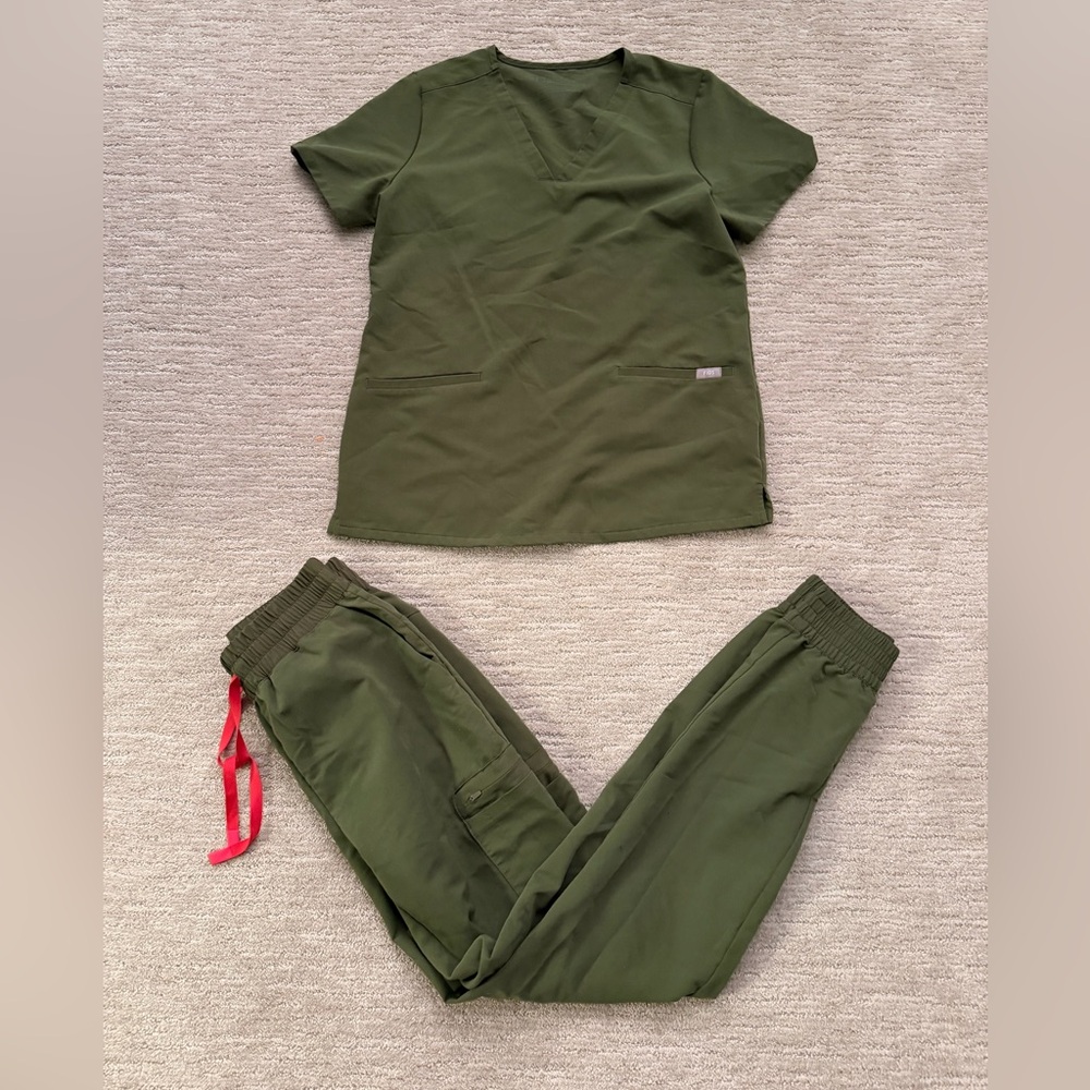 FIGS Dark Olive Scrub Set Top Jogger Pants - Picture 2 of 6